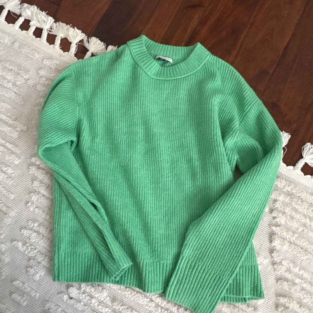 AE green sweater